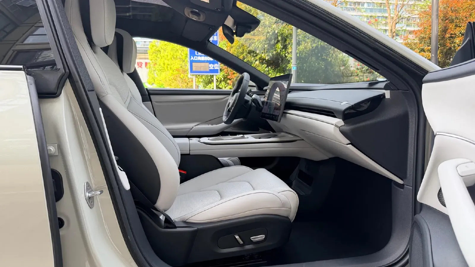 2024 MI SU7 BEV 73.6KWH,autocango,china used car exporter,china ev exporter,chinese used car exporter,chinese used ev exporter