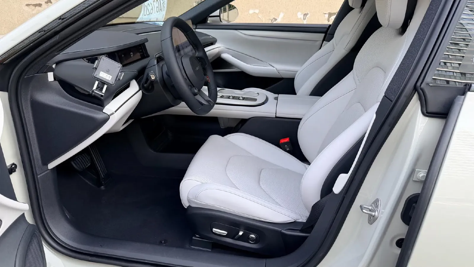 2024 MI SU7 BEV 73.6KWH,autocango,china used car exporter,china ev exporter,chinese used car exporter,chinese used ev exporter