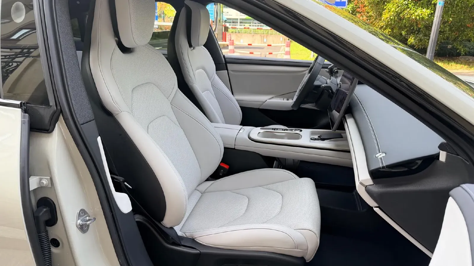 2024 MI SU7 BEV 73.6KWH,autocango,china used car exporter,china ev exporter,chinese used car exporter,chinese used ev exporter