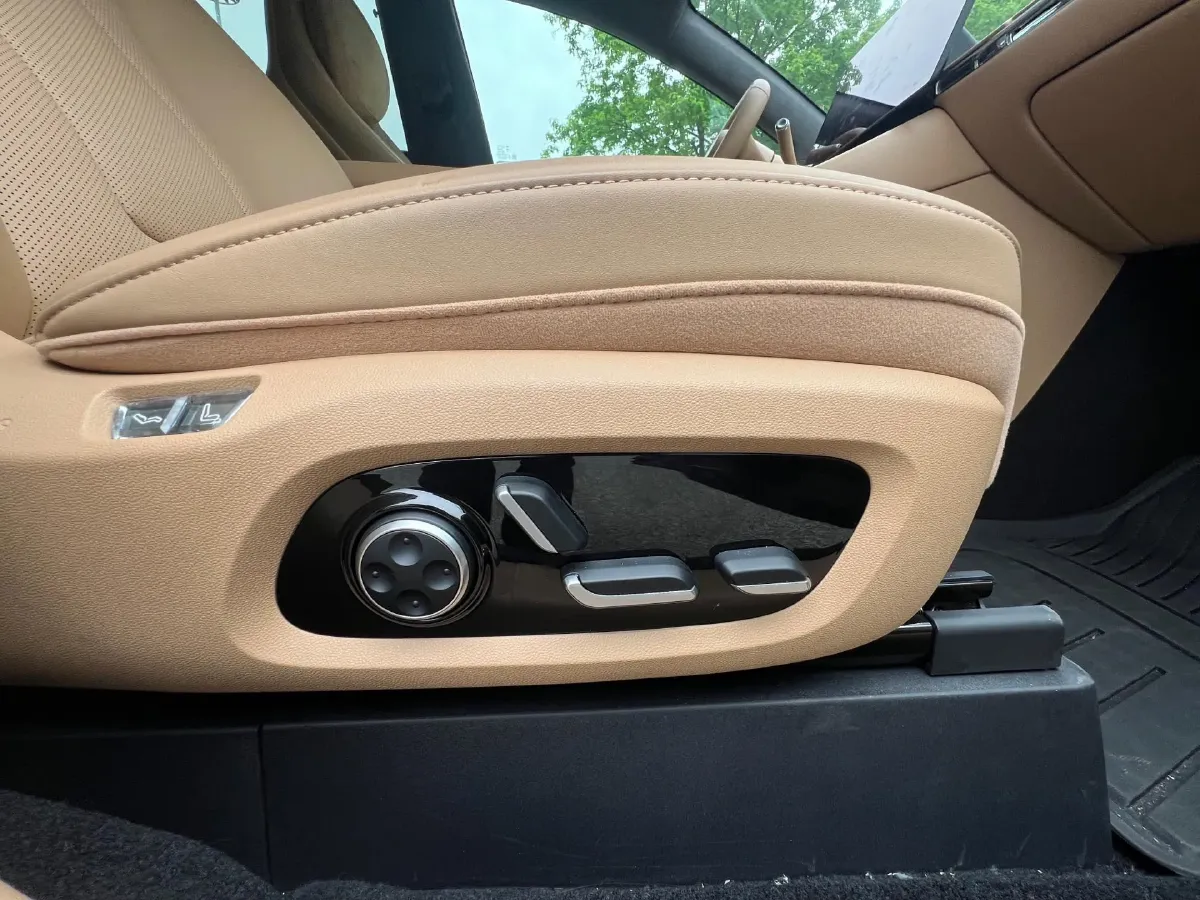 2025 Luxeed R7 REEV 156HP REEV,autocango,china used car exporter,china ev exporter,chinese used car exporter,chinese used ev exporter