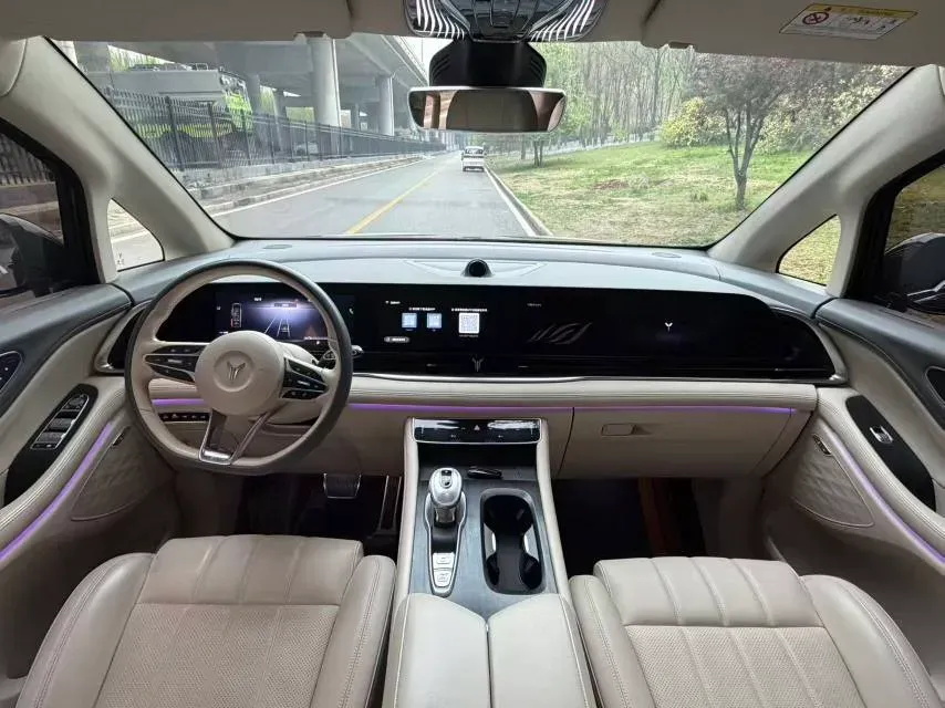 2022 Voyah Dream 1.5T 136HP L4 PHEV 25.57KWH,autocango,china used car exporter,china ev exporter,chinese used car exporter,chinese used ev exporter