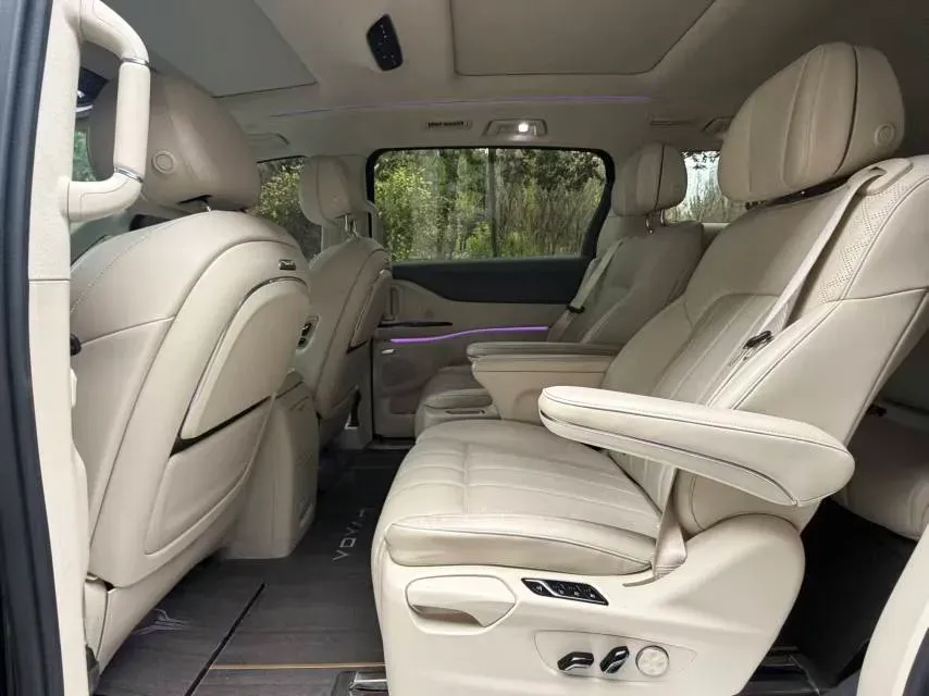 2022 Voyah Dream 1.5T 136HP L4 PHEV 25.57KWH,autocango,china used car exporter,china ev exporter,chinese used car exporter,chinese used ev exporter