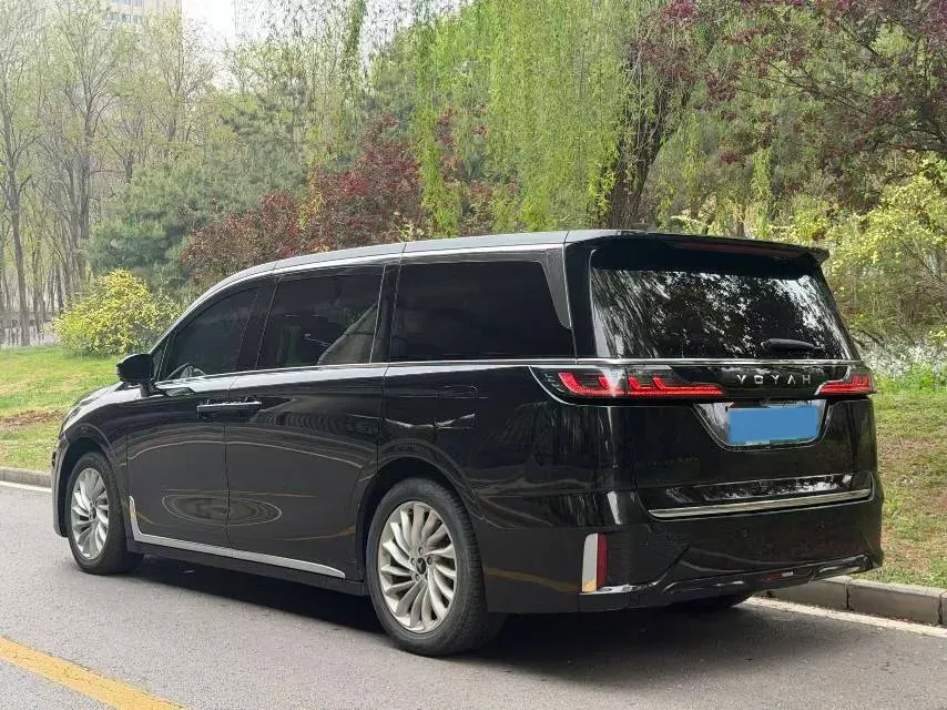 2022 Voyah Dream 1.5T 136HP L4 PHEV 25.57KWH,autocango,china used car exporter,china ev exporter,chinese used car exporter,chinese used ev exporter