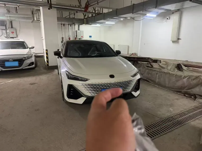 2024 ChangAn UNI-V 1.5T 188HP L4 7DCT,autocango,china used car exporter,china ev exporter,chinese used car exporter,chinese used ev exporter