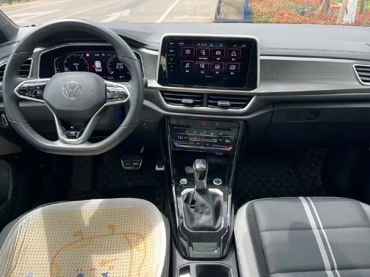 2023 Volkswagen T-Roc 1.5T 160HP L4 7DCT,autocango,china used car exporter,china ev exporter,chinese used car exporter,chinese used ev exporter