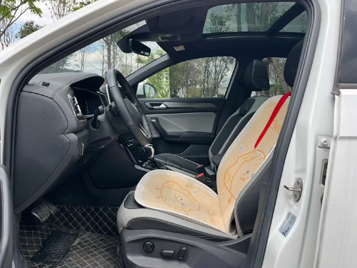 2023 Volkswagen T-Roc 1.5T 160HP L4 7DCT,autocango,china used car exporter,china ev exporter,chinese used car exporter,chinese used ev exporter