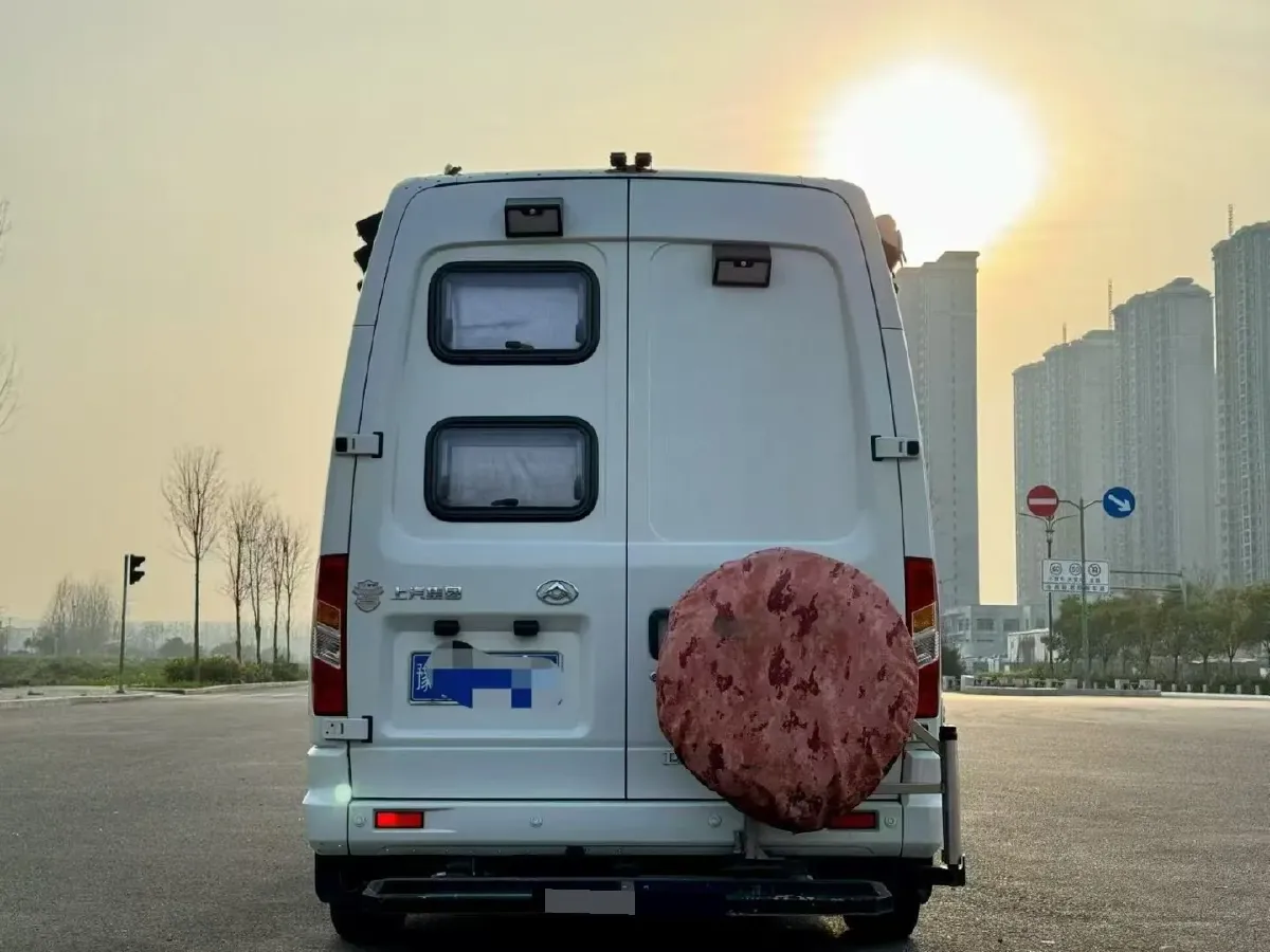 2021 MAXUS XinTu V80 2.0T 127HP L4 6MT,autocango,china used car exporter,china ev exporter,chinese used car exporter,chinese used ev exporter