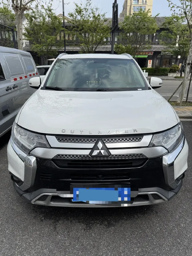 2019 Mitsubishi Outlander 2.0L 166HP L4 CVT,autocango,china used car exporter,china ev exporter,chinese used car exporter,chinese used ev exporter