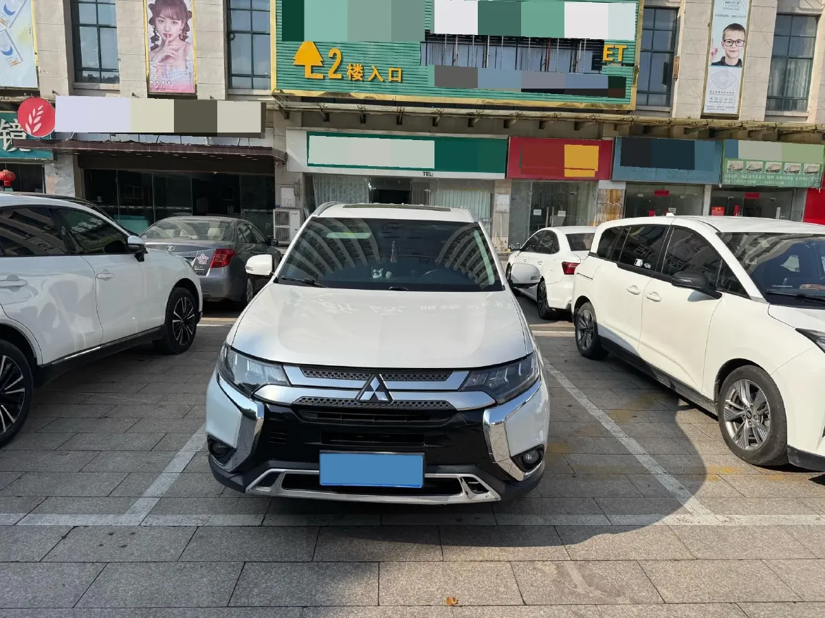 2021 Mitsubishi Outlander 2.4L 192HP L4 CVT,autocango,china used car exporter,china ev exporter,chinese used car exporter,chinese used ev exporter