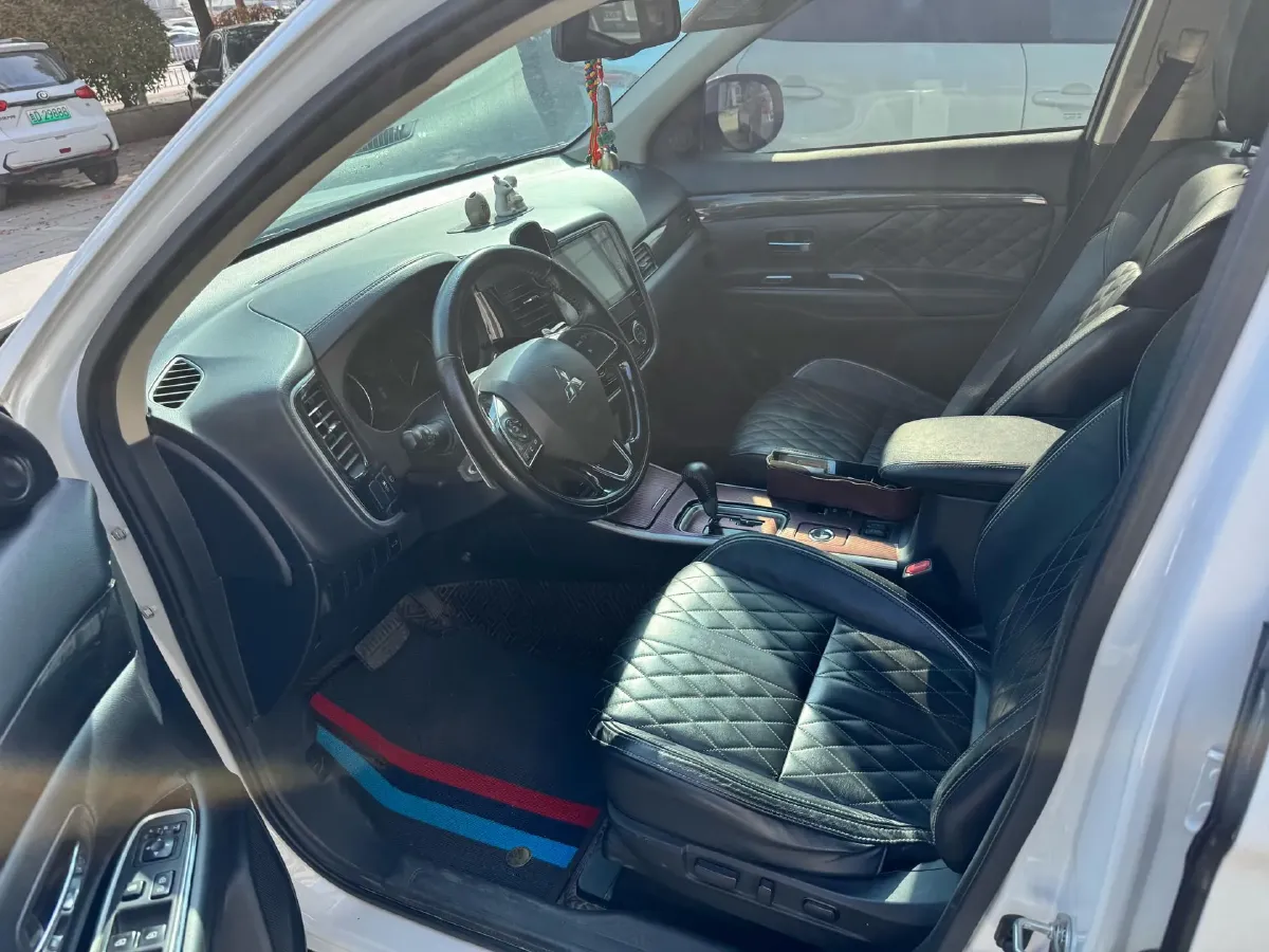 2021 Mitsubishi Outlander 2.4L 192HP L4 CVT,autocango,china used car exporter,china ev exporter,chinese used car exporter,chinese used ev exporter