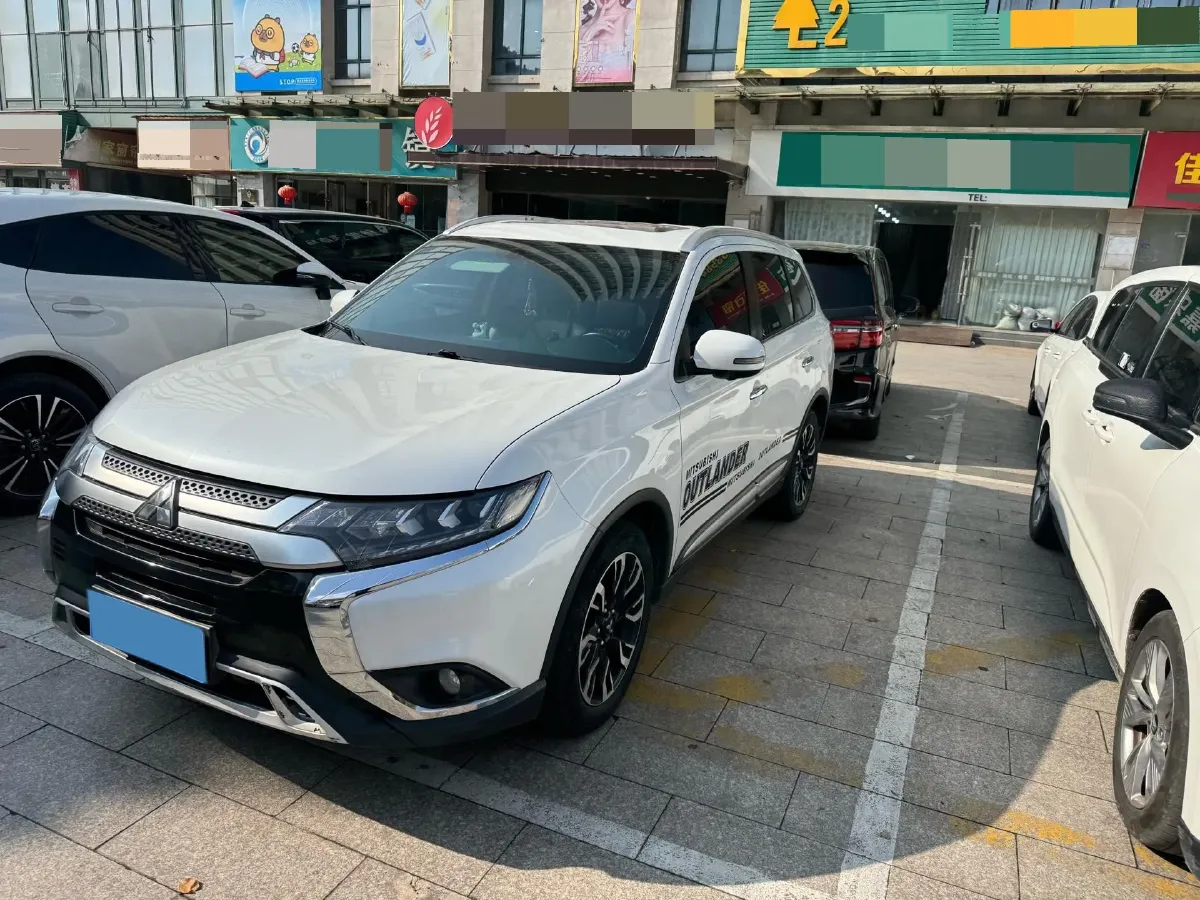 2021 Mitsubishi Outlander 2.4L 192HP L4 CVT,autocango,china used car exporter,china ev exporter,chinese used car exporter,chinese used ev exporter