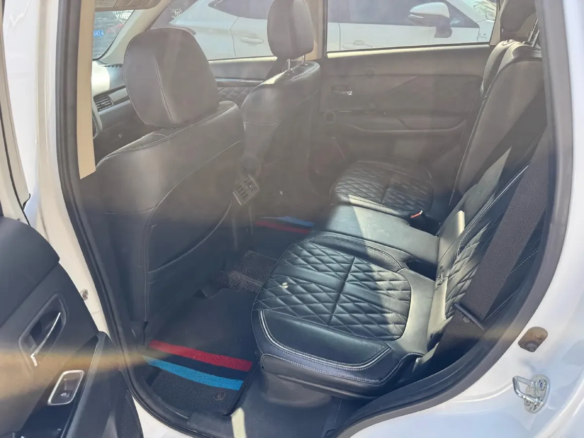 2021 Mitsubishi Outlander 2.4L 192HP L4 CVT,autocango,china used car exporter,china ev exporter,chinese used car exporter,chinese used ev exporter