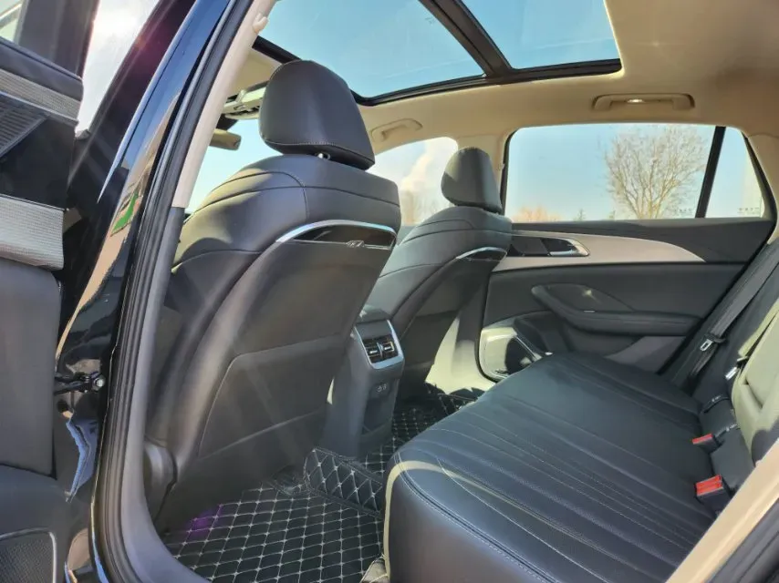 2023 HongQi H5 2.0T 224HP L4 8AT,autocango,china used car exporter,china ev exporter,chinese used car exporter,chinese used ev exporter