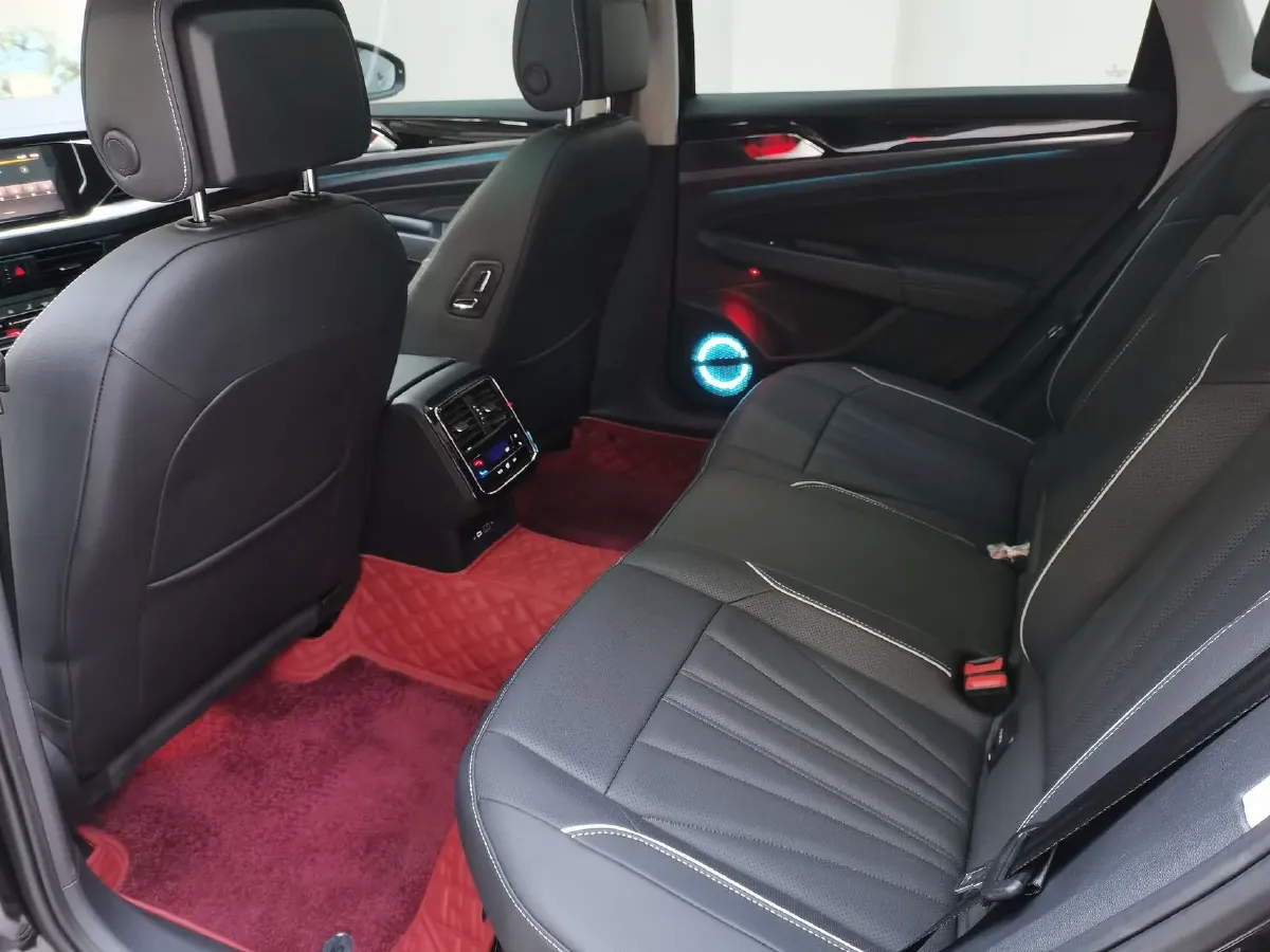 2024 Volkswagen Passat 2.0T 220HP L4 7DCT,autocango,china used car exporter,china ev exporter,chinese used car exporter,chinese used ev exporter