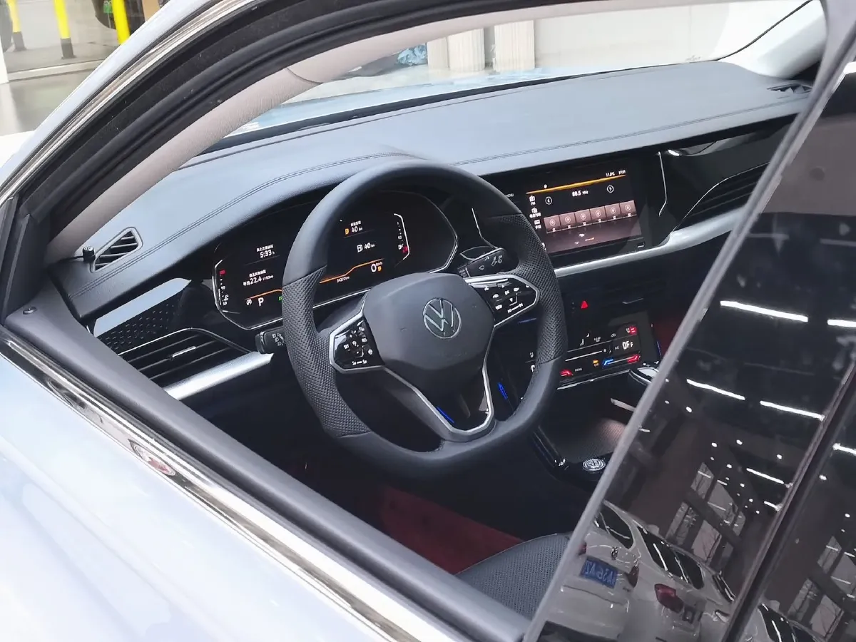 2024 Volkswagen Passat 2.0T 220HP L4 7DCT,autocango,china used car exporter,china ev exporter,chinese used car exporter,chinese used ev exporter