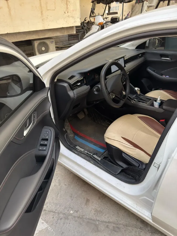 2023 Roewe i5 1.5L 129HP L4 CVT,autocango,china used car exporter,china ev exporter,chinese used car exporter,chinese used ev exporter