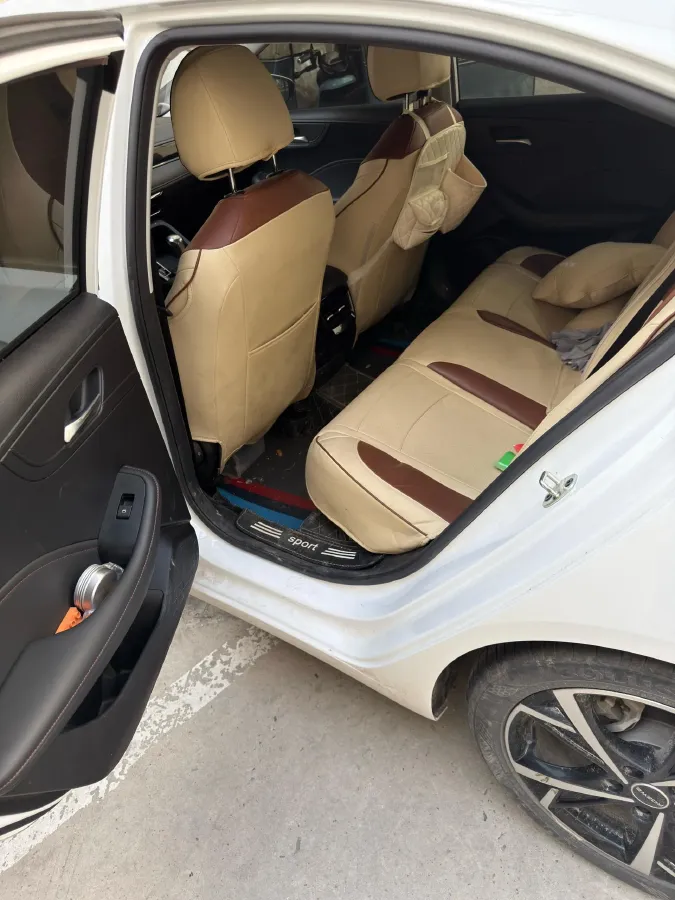 2023 Roewe i5 1.5L 129HP L4 CVT,autocango,china used car exporter,china ev exporter,chinese used car exporter,chinese used ev exporter