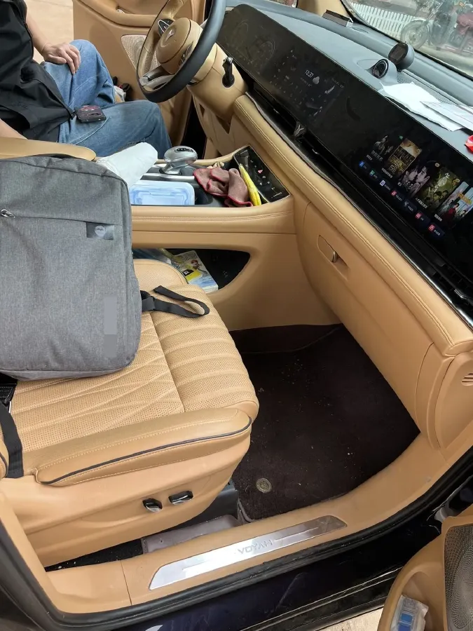 2022 Voyah Dream 1.5T 136HP L4 PHEV 25.57KWH,autocango,china used car exporter,china ev exporter,chinese used car exporter,chinese used ev exporter