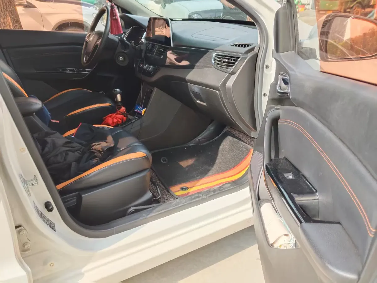 2017 BaoJun 310 1.5L 112HP L4 6MT,autocango,china used car exporter,china ev exporter,chinese used car exporter,chinese used ev exporter