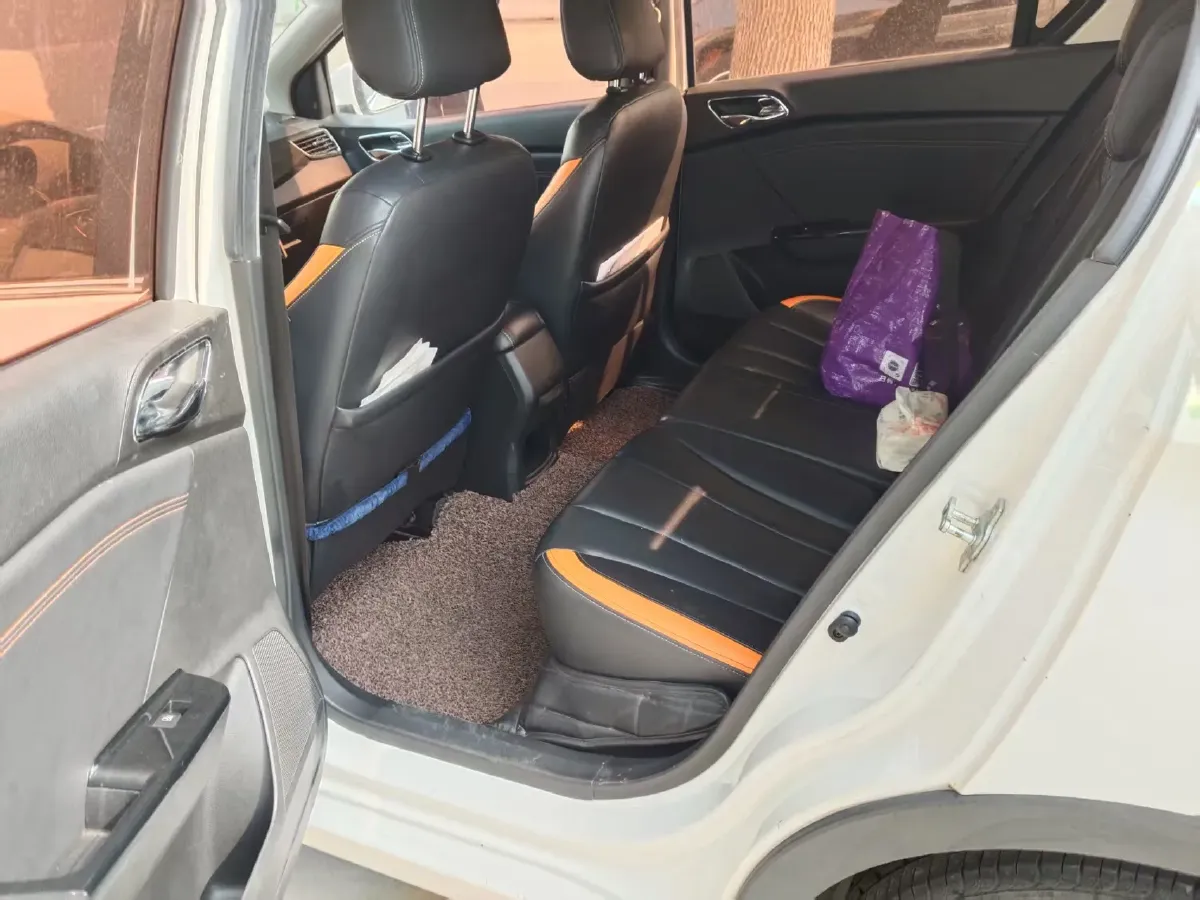 2017 BaoJun 310 1.5L 112HP L4 6MT,autocango,china used car exporter,china ev exporter,chinese used car exporter,chinese used ev exporter