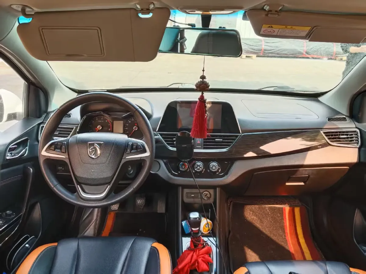 2017 BaoJun 310 1.5L 112HP L4 6MT,autocango,china used car exporter,china ev exporter,chinese used car exporter,chinese used ev exporter