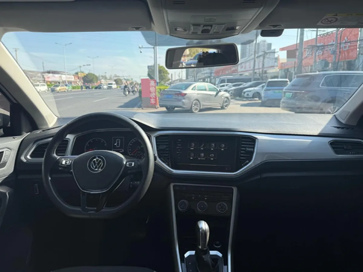 2021 Volkswagen T-Roc 1.4T 150HP L4 7DCT,autocango,china used car exporter,china ev exporter,chinese used car exporter,chinese used ev exporter