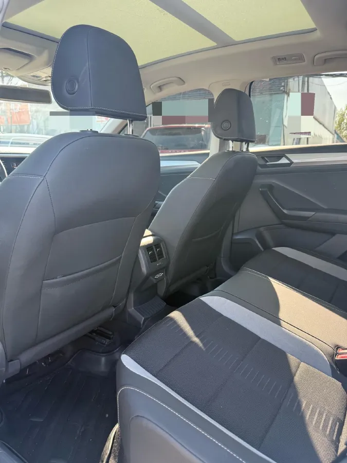 2021 Volkswagen T-Roc 1.4T 150HP L4 7DCT,autocango,china used car exporter,china ev exporter,chinese used car exporter,chinese used ev exporter