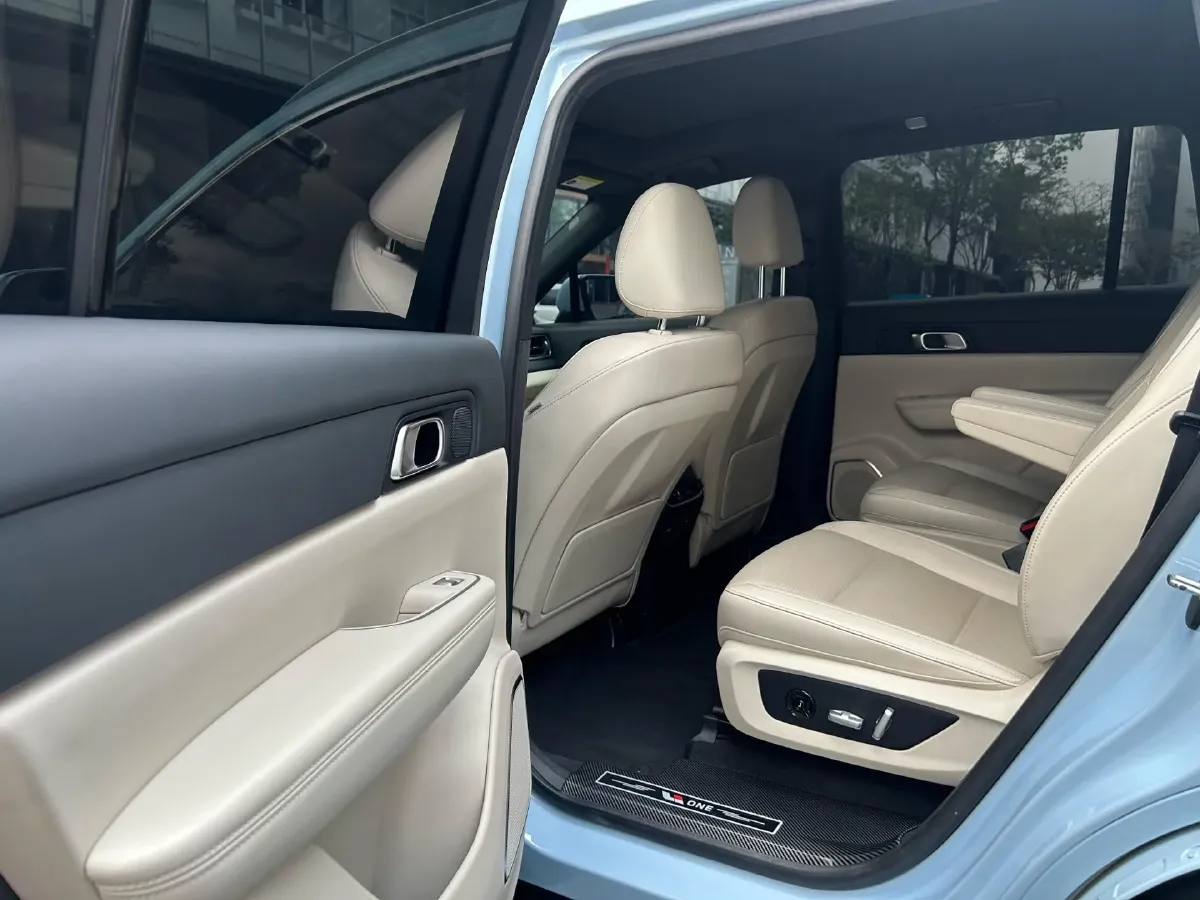 2021 Li ONE Range Extended 131HP REEV 40.5KWH,autocango,china used car exporter,china ev exporter,chinese used car exporter,chinese used ev exporter