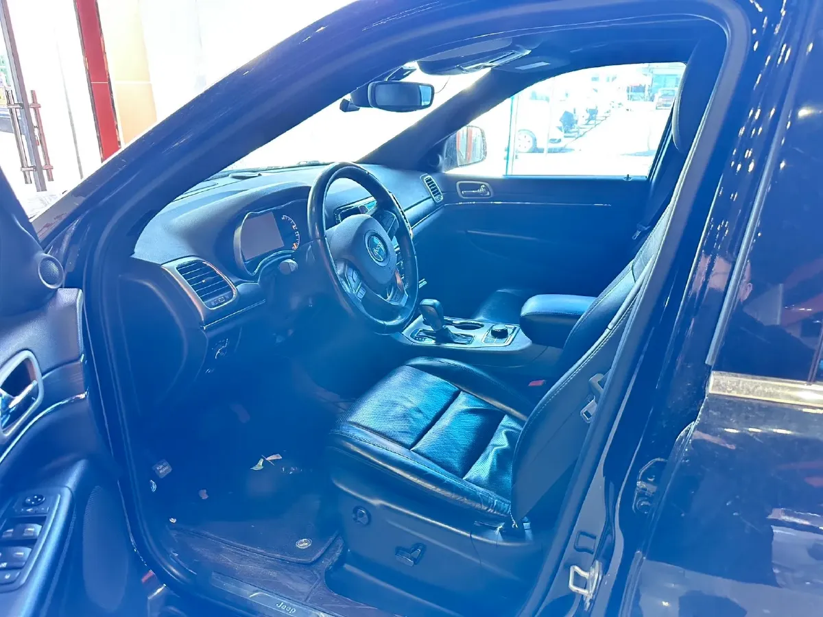 2019 Jeep Grand Cherokee 3.0L 234HP V6 8AT,autocango,china used car exporter,china ev exporter,chinese used car exporter,chinese used ev exporter