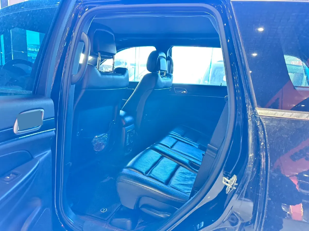 2019 Jeep Grand Cherokee 3.0L 234HP V6 8AT,autocango,china used car exporter,china ev exporter,chinese used car exporter,chinese used ev exporter