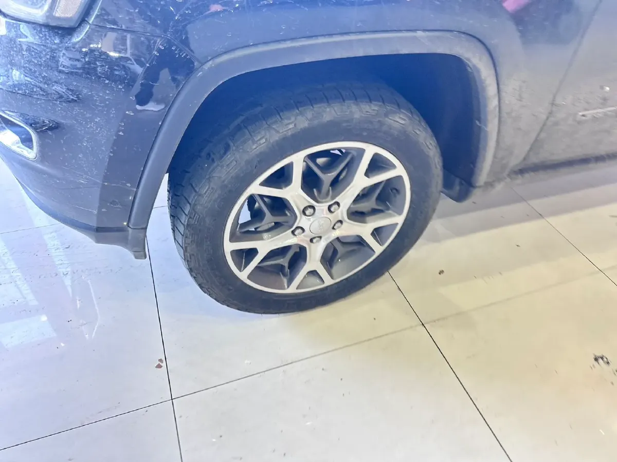 2019 Jeep Grand Cherokee 3.0L 234HP V6 8AT,autocango,china used car exporter,china ev exporter,chinese used car exporter,chinese used ev exporter