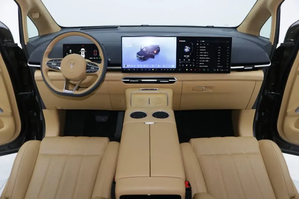 2025 Voyah Dream 1.5T 150HP L4 PHEV 41.7KWH,autocango,china used car exporter,china ev exporter,chinese used car exporter,chinese used ev exporter