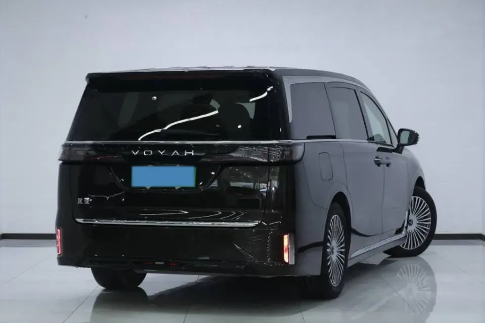 2025 Voyah Dream 1.5T 150HP L4 PHEV 41.7KWH,autocango,china used car exporter,china ev exporter,chinese used car exporter,chinese used ev exporter