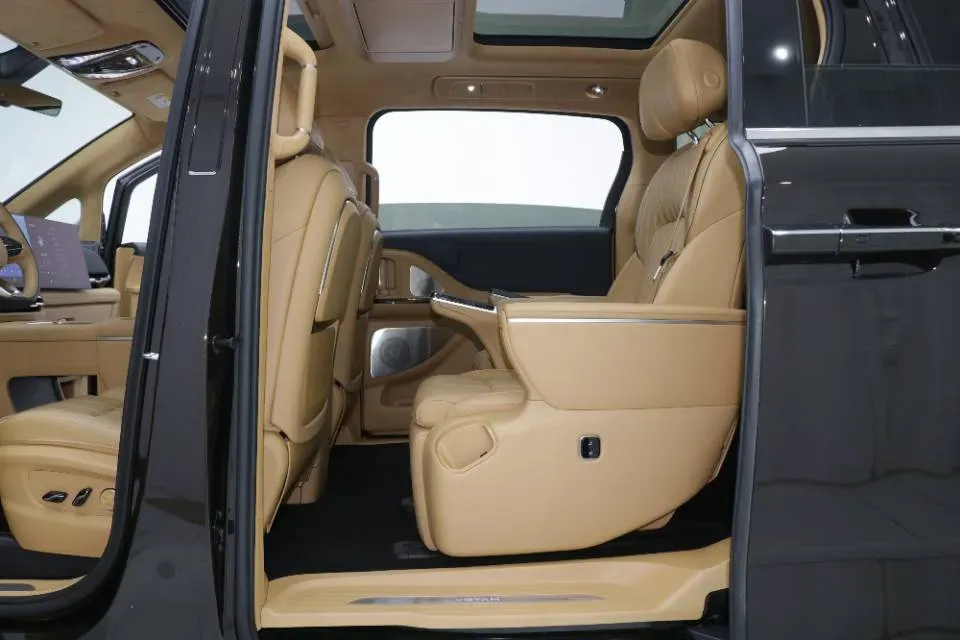 2025 Voyah Dream 1.5T 150HP L4 PHEV 41.7KWH,autocango,china used car exporter,china ev exporter,chinese used car exporter,chinese used ev exporter