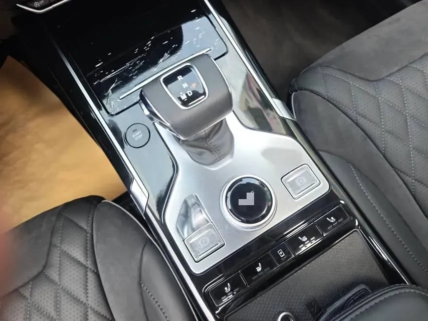 2019 HongQi HS5 2.0T 224HP L4 6AT,autocango,china used car exporter,china ev exporter,chinese used car exporter,chinese used ev exporter