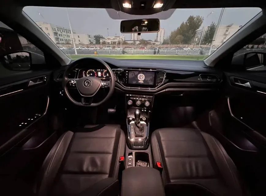 2021 Volkswagen T-Roc 1.4T 150HP L4 7DCT,autocango,china used car exporter,china ev exporter,chinese used car exporter,chinese used ev exporter