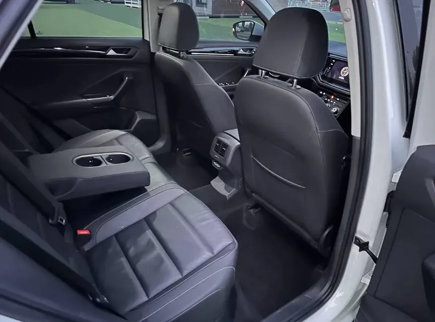 2021 Volkswagen T-Roc 1.4T 150HP L4 7DCT,autocango,china used car exporter,china ev exporter,chinese used car exporter,chinese used ev exporter