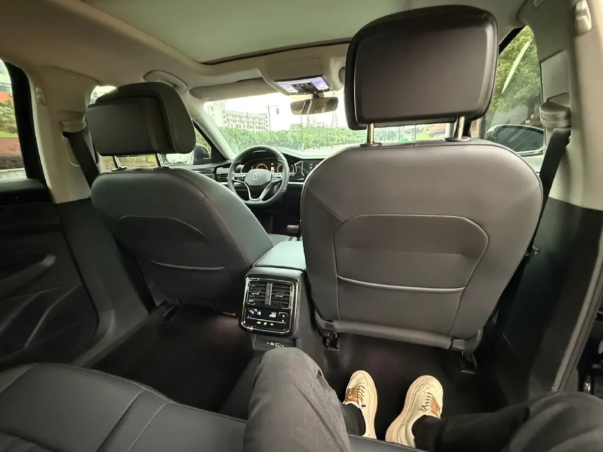 2024 Volkswagen Passat 2.0T 186HP L4 7DCT,autocango,china used car exporter,china ev exporter,chinese used car exporter,chinese used ev exporter