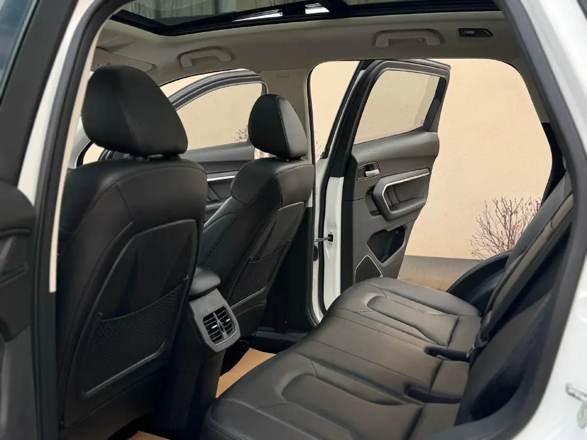 2017 Haval H6 2.0T 197HP L4 7DCT,autocango,china used car exporter,china ev exporter,chinese used car exporter,chinese used ev exporter