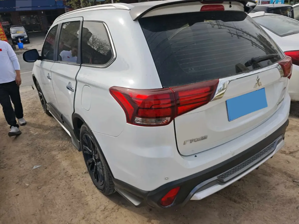 2020 Mitsubishi Outlander 2.4L 192HP L4 CVT,autocango,china used car exporter,china ev exporter,chinese used car exporter,chinese used ev exporter