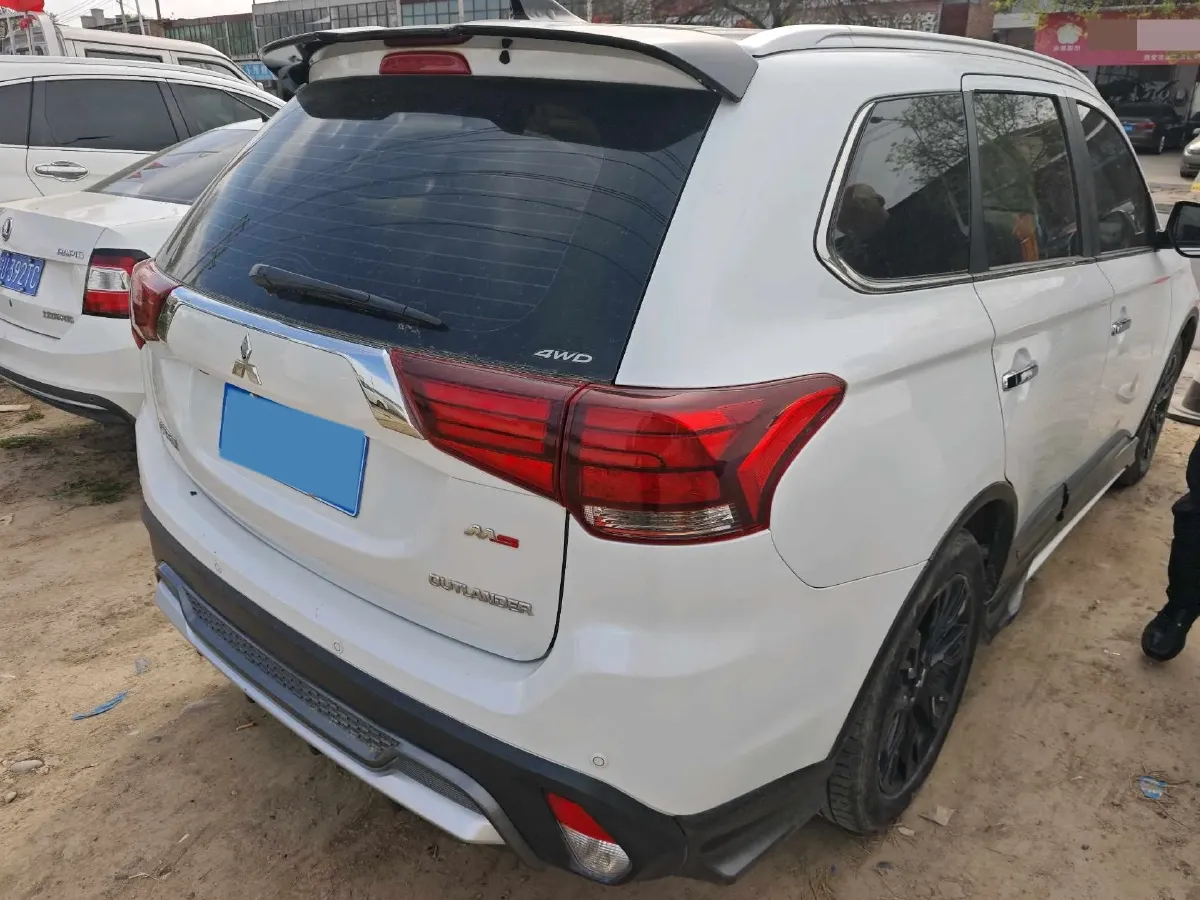 2020 Mitsubishi Outlander 2.4L 192HP L4 CVT,autocango,china used car exporter,china ev exporter,chinese used car exporter,chinese used ev exporter