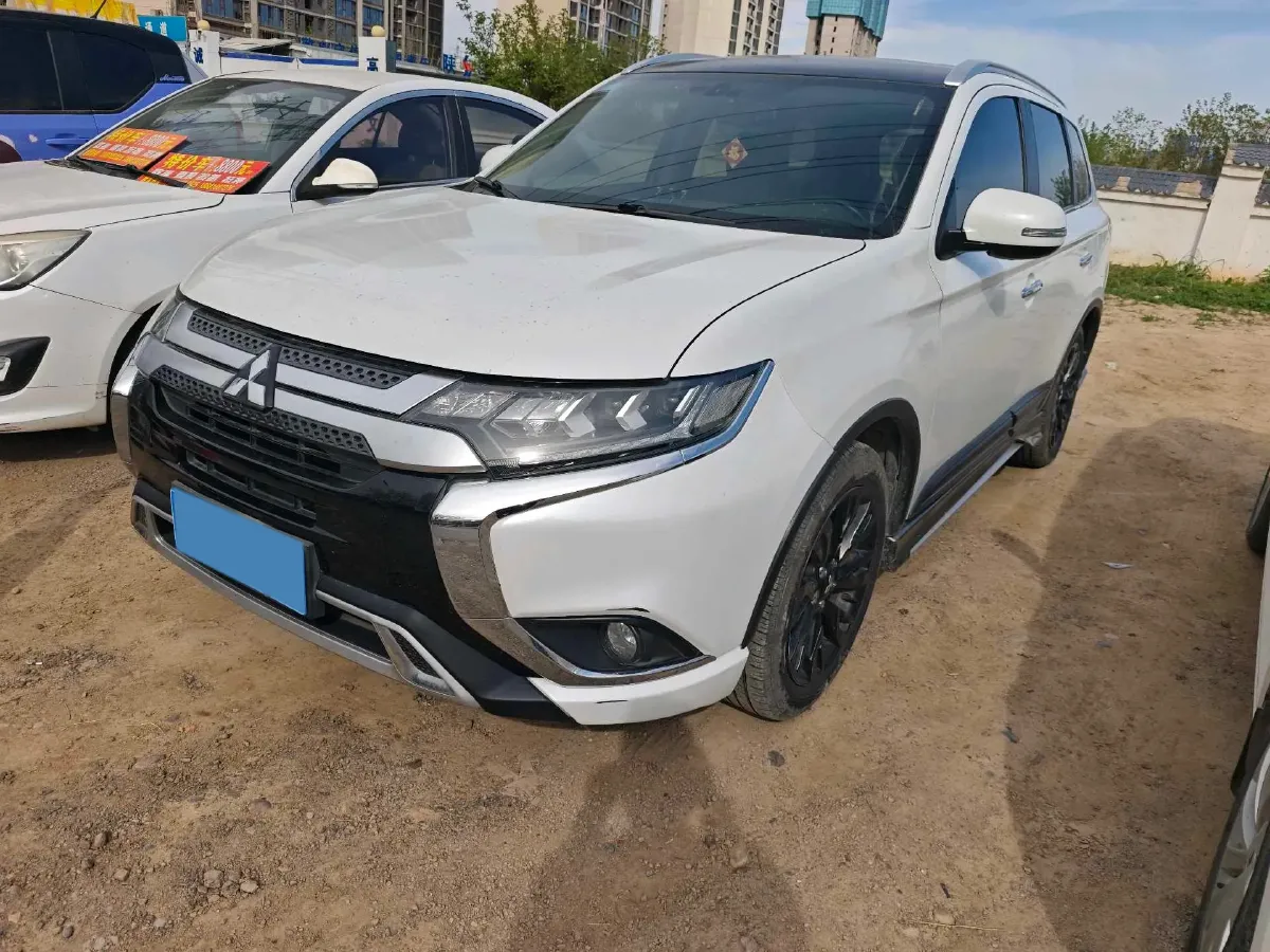 2020 Mitsubishi Outlander 2.4L 192HP L4 CVT,autocango,china used car exporter,china ev exporter,chinese used car exporter,chinese used ev exporter