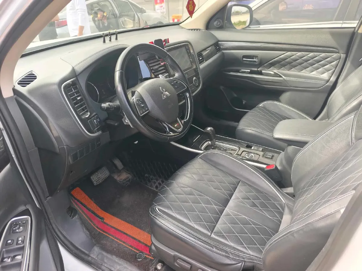 2020 Mitsubishi Outlander 2.4L 192HP L4 CVT,autocango,china used car exporter,china ev exporter,chinese used car exporter,chinese used ev exporter