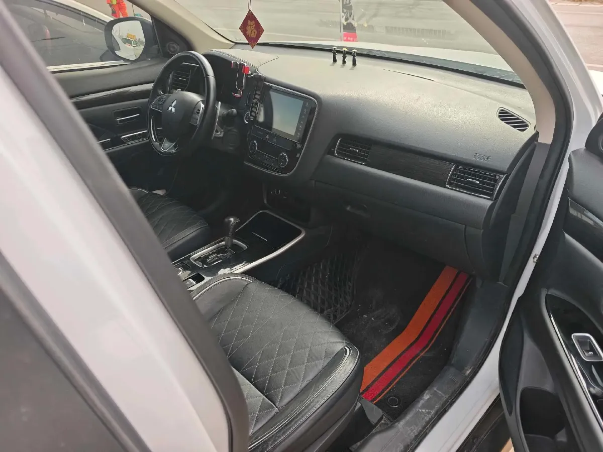 2020 Mitsubishi Outlander 2.4L 192HP L4 CVT,autocango,china used car exporter,china ev exporter,chinese used car exporter,chinese used ev exporter