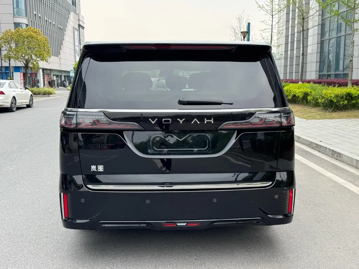 2025 Voyah Dream 1.5T 150HP L4 PHEV 41.7KWH,autocango,china used car exporter,china ev exporter,chinese used car exporter,chinese used ev exporter