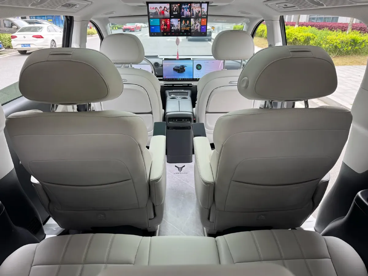 2025 Voyah Dream 1.5T 150HP L4 PHEV 41.7KWH,autocango,china used car exporter,china ev exporter,chinese used car exporter,chinese used ev exporter