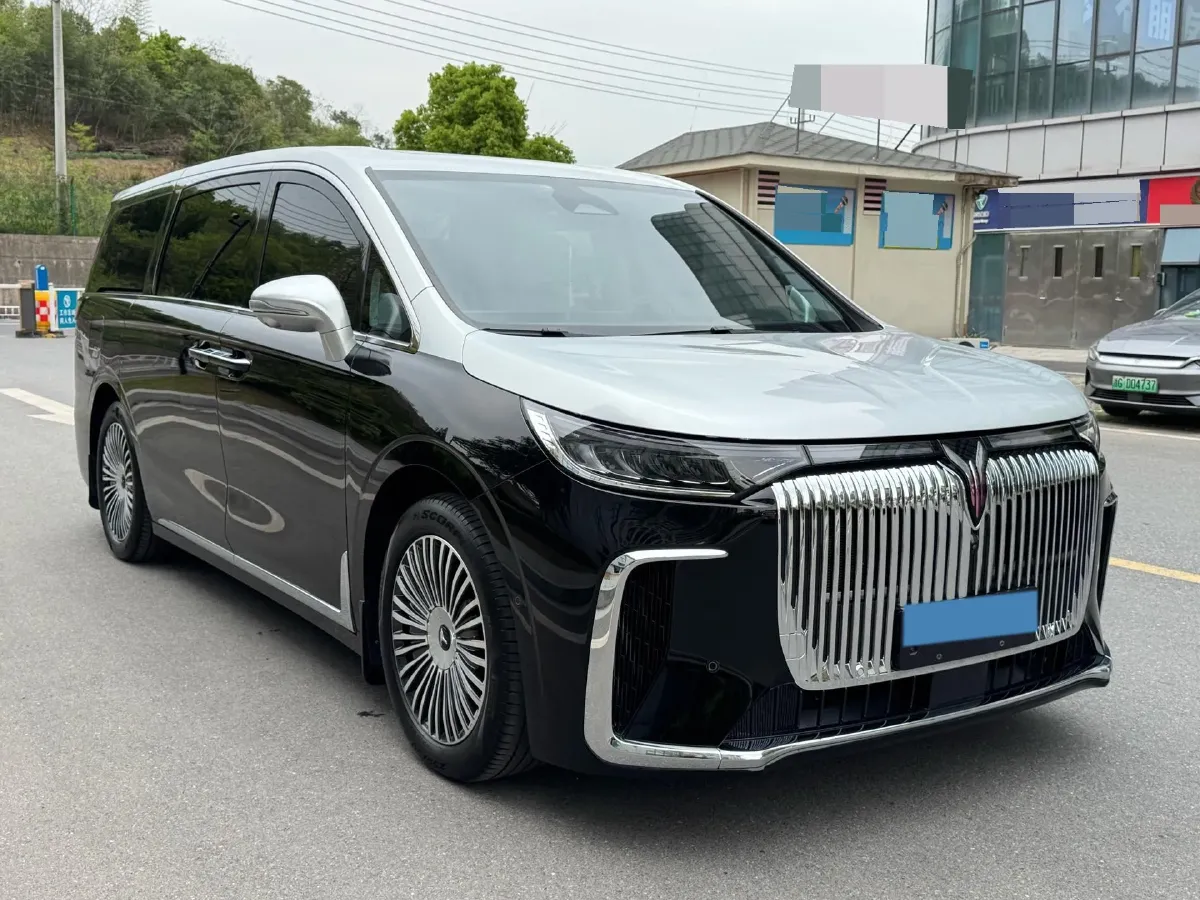 2025 Voyah Dream 1.5T 150HP L4 PHEV 41.7KWH,autocango,china used car exporter,china ev exporter,chinese used car exporter,chinese used ev exporter