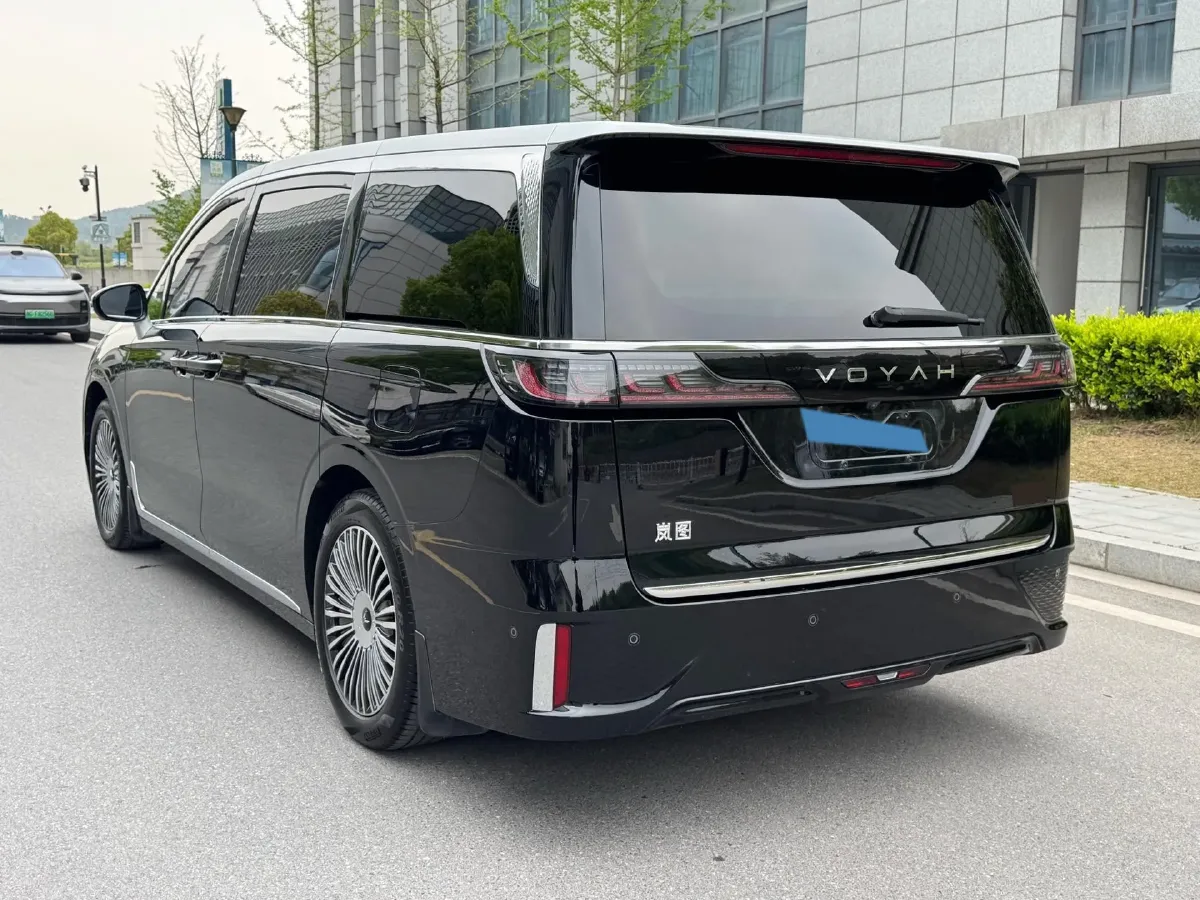 2025 Voyah Dream 1.5T 150HP L4 PHEV 41.7KWH,autocango,china used car exporter,china ev exporter,chinese used car exporter,chinese used ev exporter