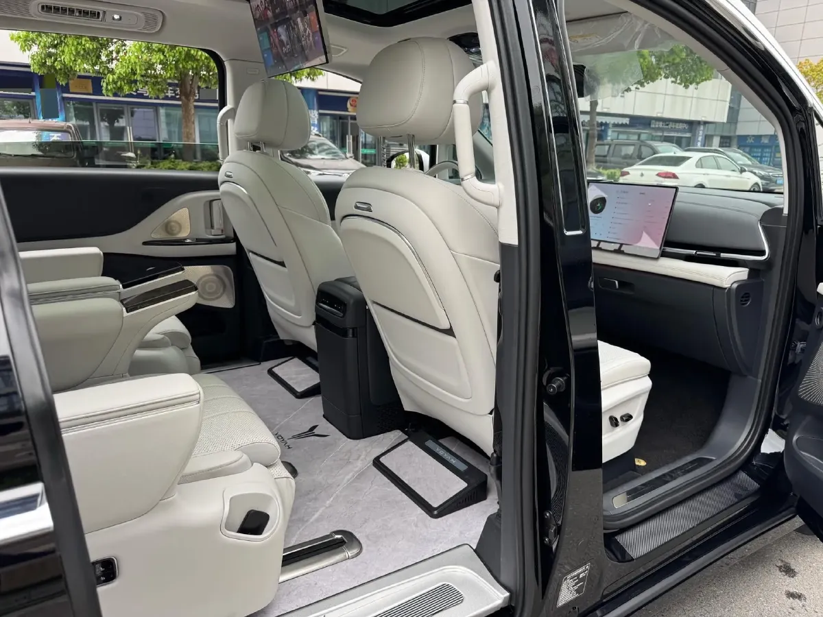 2025 Voyah Dream 1.5T 150HP L4 PHEV 41.7KWH,autocango,china used car exporter,china ev exporter,chinese used car exporter,chinese used ev exporter