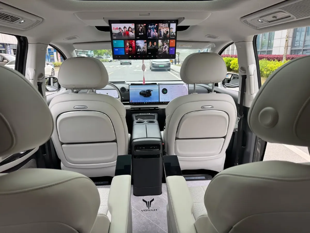 2025 Voyah Dream 1.5T 150HP L4 PHEV 41.7KWH,autocango,china used car exporter,china ev exporter,chinese used car exporter,chinese used ev exporter